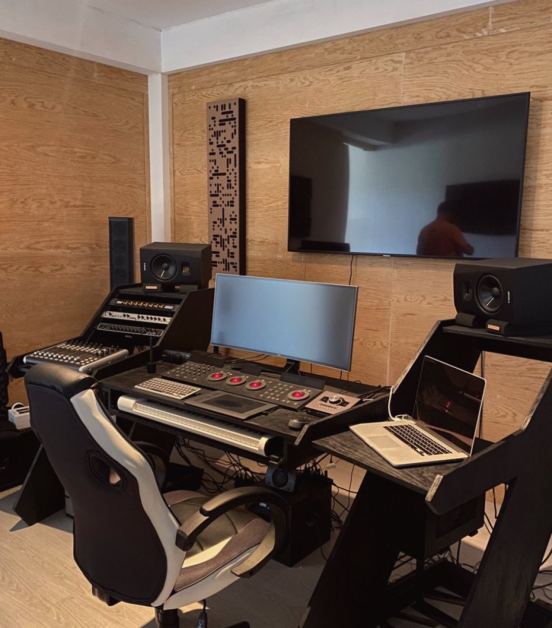 A Gallery Rebuilt Around One Small Studio: Elliot's Control Room